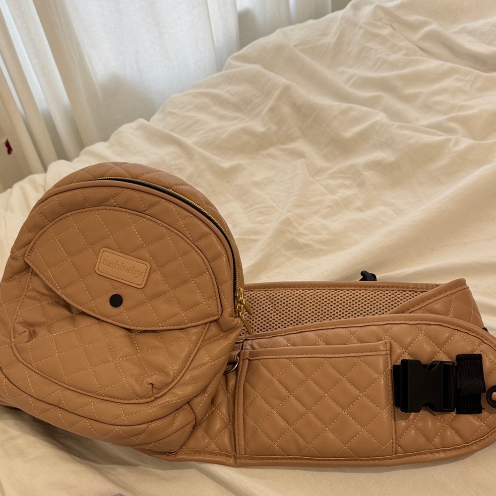 Tushbaby Hip Carrier - Picture 2 of 3
